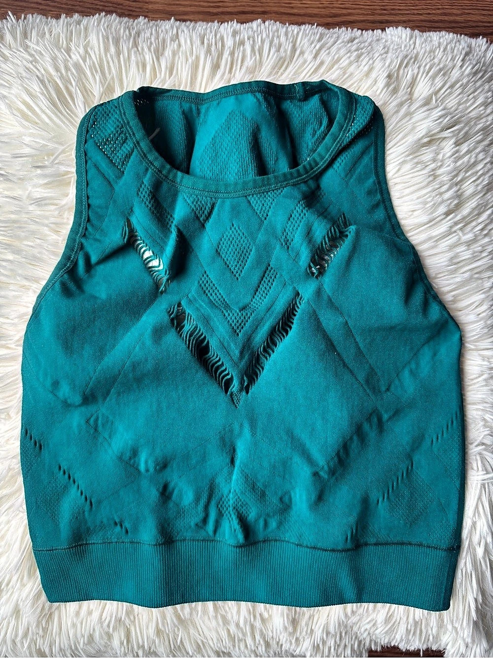 Sleeveless Geometric Knit crop top